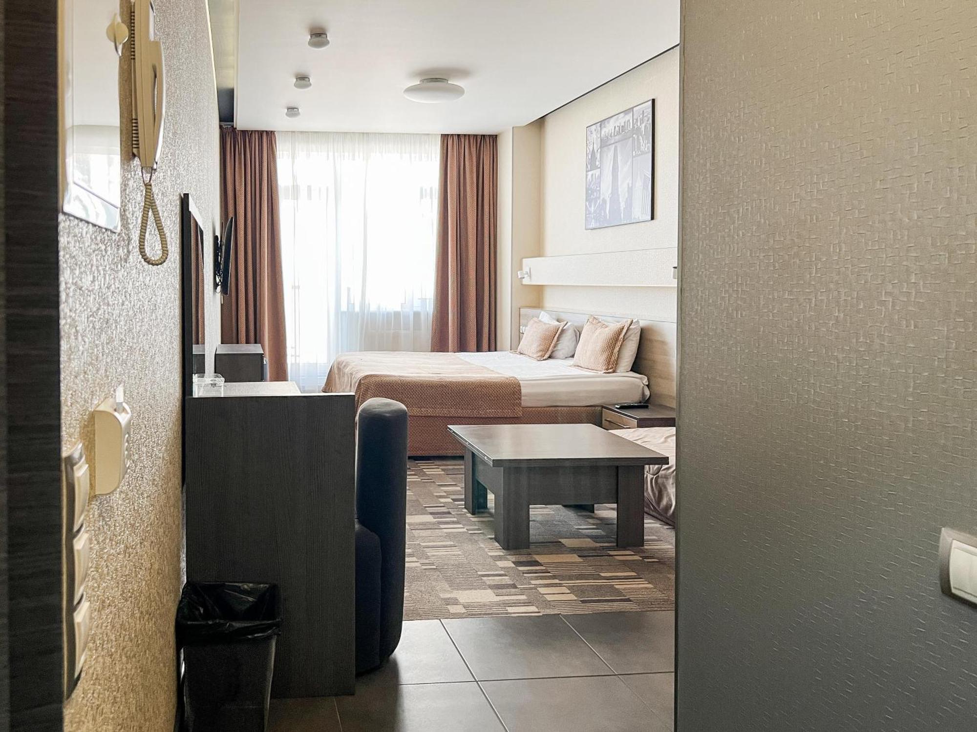 12th Floor 4*